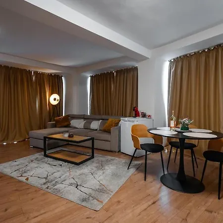 Cozy Studio With French Windows 普罗夫迪夫